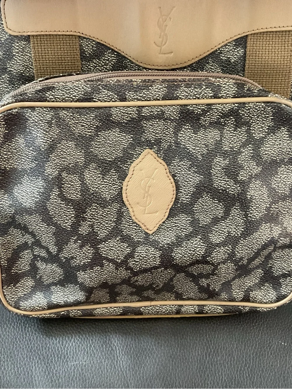 Yves Saint Laurent Monogram Canvas tote bag with Leather Trim and Cosmetic bag - Picture 4 of 16